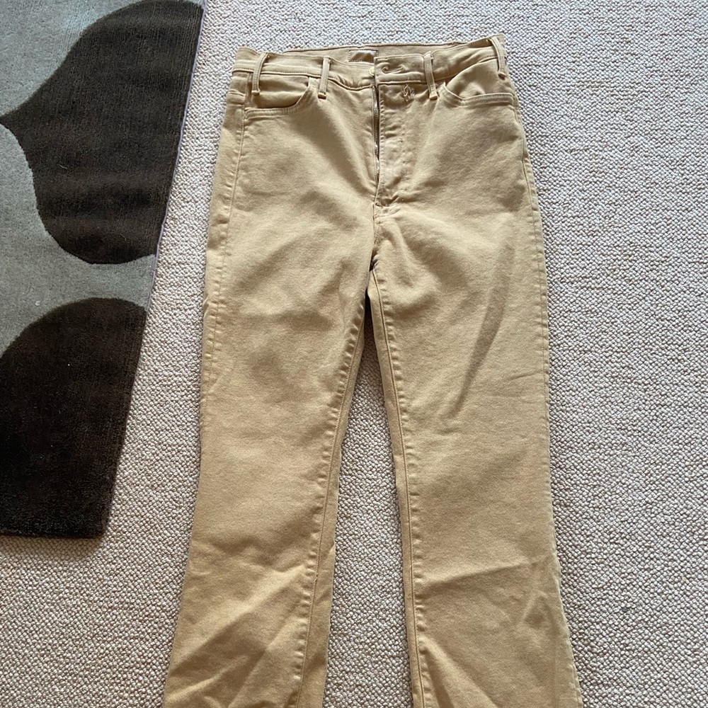 Mother jeans in yellow- the hustle ankle fray